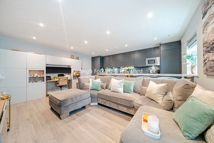 1 Bedroom Flat For Sale In Bromley Common, Bromley, Kent, BR2