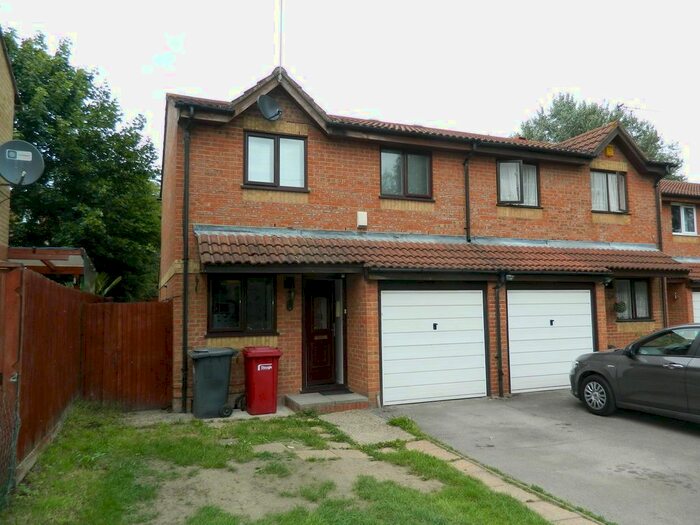 3 Bedroom End Of Terrace House To Rent In Walpole Road, Cippenham, Berkshire, SL1