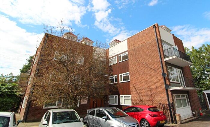 1 Bedroom Apartment For Sale In Shevon Way, Brentwood, Essex, CM14