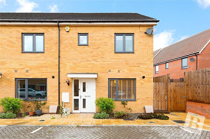 3 Bedroom End Of Terrace House For Sale In Bumpstead Mead, Aveley, South Ockendon, Essex, RM15