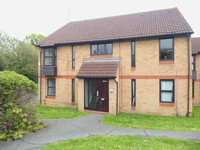 Studio To Rent In Shinners Close, London, SE25