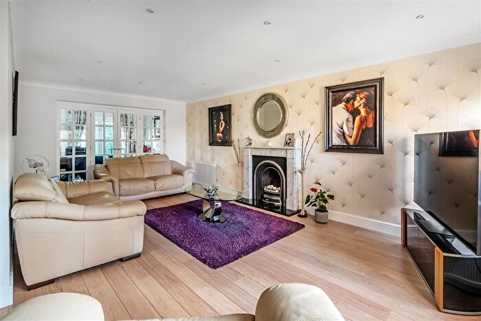 4 Bedroom Detached House For Sale In Oldfield Gardens, Ashtead, KT21