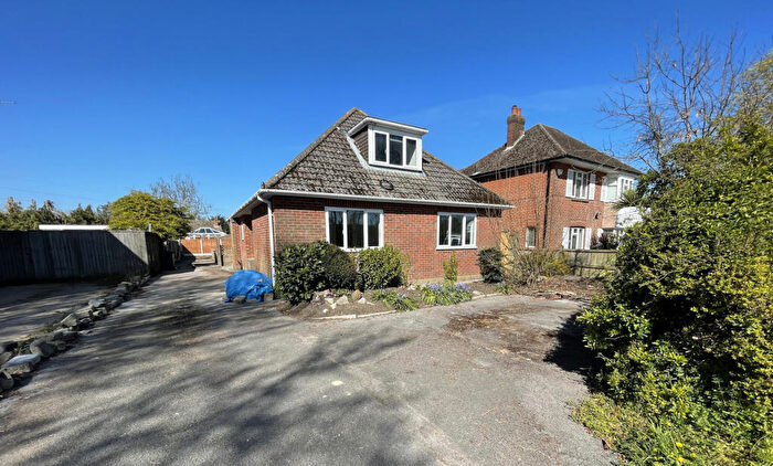4 Bedroom Bungalow To Rent In Magna Road, Bournemouth, BH11
