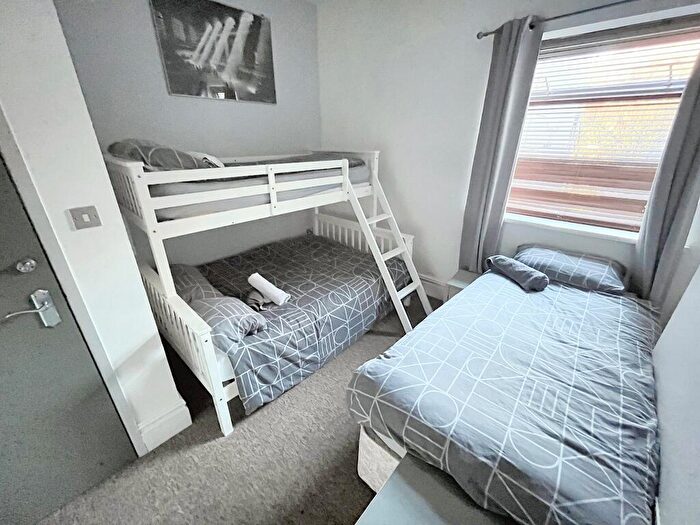 6 Bedroom Terraced House For Sale In Taff Embankment, Grangetown, Cardiff, CF11