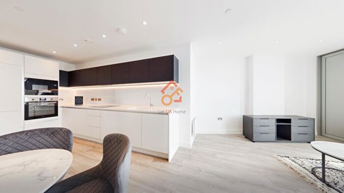 2 Bedroom Flat To Rent In Silvercroft Street, Manchester, M15