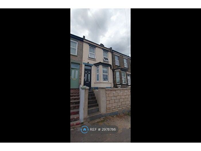 2 Bedroom Terraced House To Rent In Borstal St, Rochester, ME1