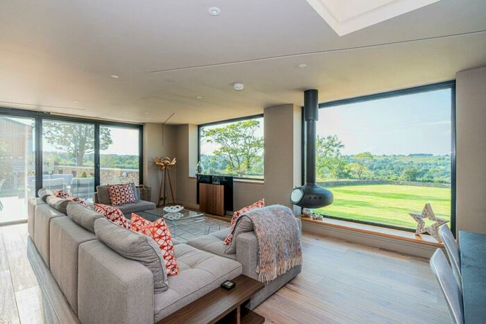 4 Bedroom Country House For Sale In Skipton Road, Felliscliffe, Harrogate, HG3