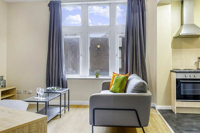 1 Bedroom Property To Rent In Flat, B Wood Lane, Leeds, LS6