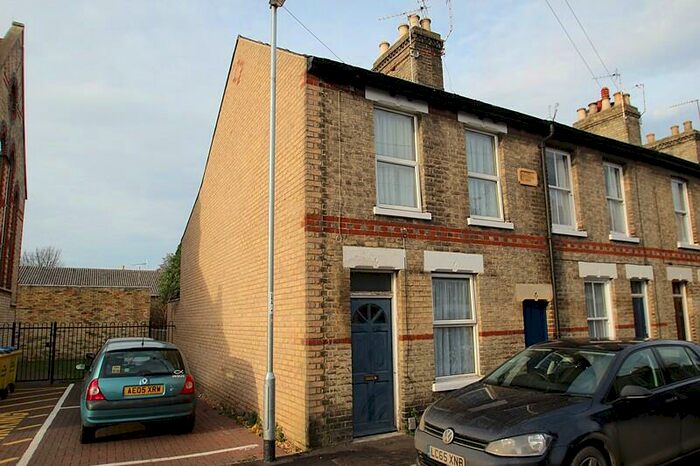 3 Bedroom End Of Terrace House To Rent In Thoday Street, Cambridge, CB1