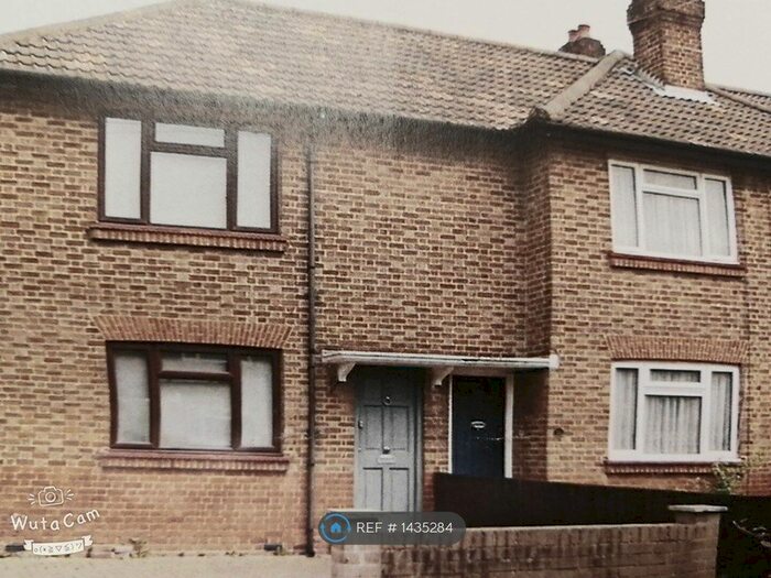 3 Bedroom Semi-Detached House To Rent In Sheridan Road, Richmond, TW10