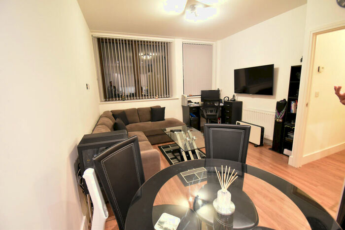 2 Bedroom Apartment To Rent In - Eleanor Cross Road, London, EN8