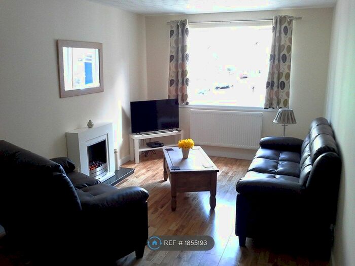 2 Bedroom Flat To Rent In Hawthornden Place, Edinburgh, EH7