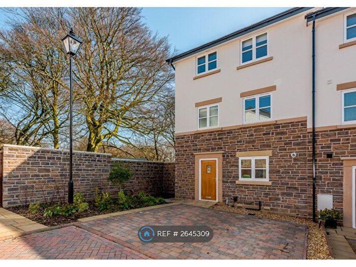 4 Bedroom End Terrace House To Rent In Aspen Close, Bolton, BL1