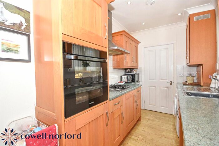 2 Bedroom Bungalow For Sale In Yealand Close, Bamford, Rochdale, OL11