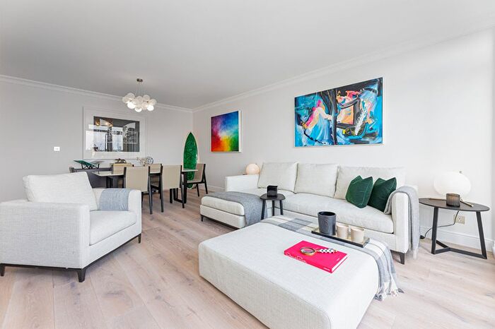 2 Bedroom Flat For Sale In Osprey Court, Star Place, London, E1W