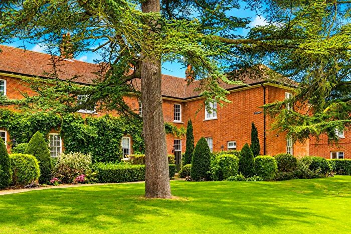 1 Bedroom Maisonette For Sale In The Stables, Balls Park, Hertford, SG13