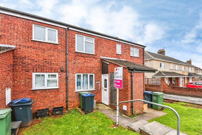 2 Bedroom Flat For Sale In Wood Lane, Chippenham, SN15