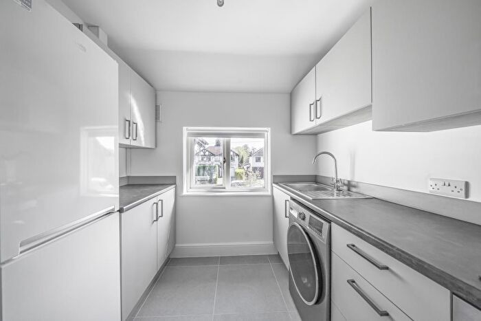 2 Bedroom Flat To Rent In Kennington, Oxford, OX1