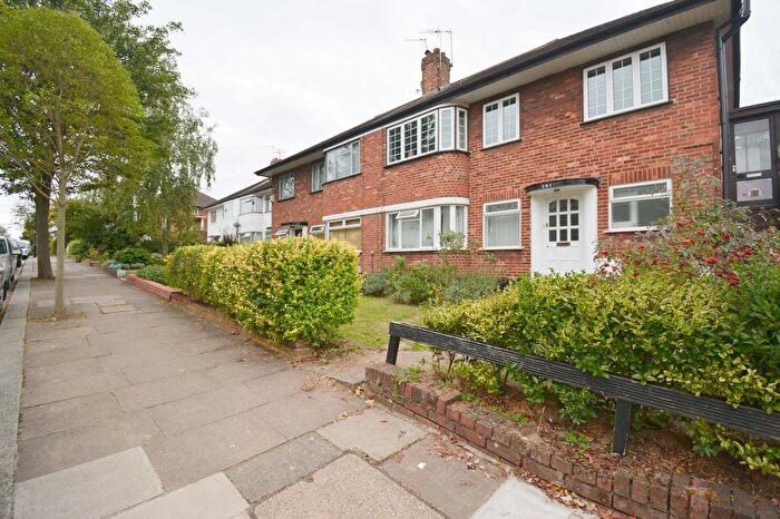 3 Bedroom Maisonette For Sale In Cavendish Avenue, London, W13