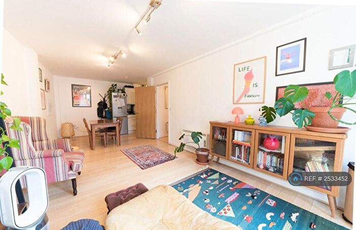 2 Bedroom Flat To Rent In Mowlem Street, Bethnal Green, E2