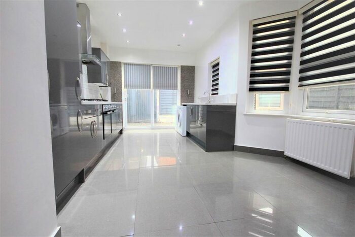 4 Bedroom Semi-Detached House To Rent In Doggett Road, London SE6