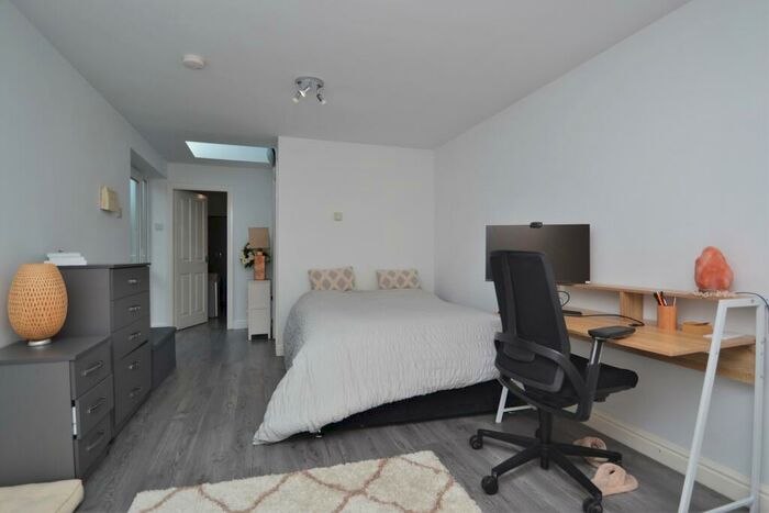 1 Bedroom Flat To Rent In Rear Of Stainbeck Lane, Chapel Allerton, Leeds, LS7