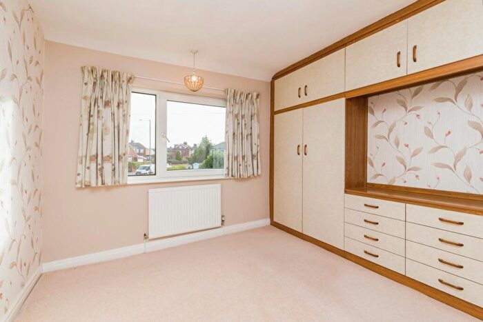 3 Bedroom Semi-Detached House For Sale In Winsor Avenue, Leyland, Lancashire, PR25