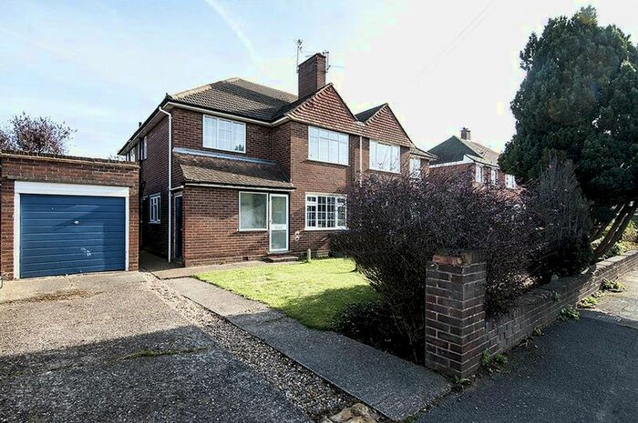 2 Bedroom Maisonette To Rent In York Gardens, Walton-On-Thames, KT12