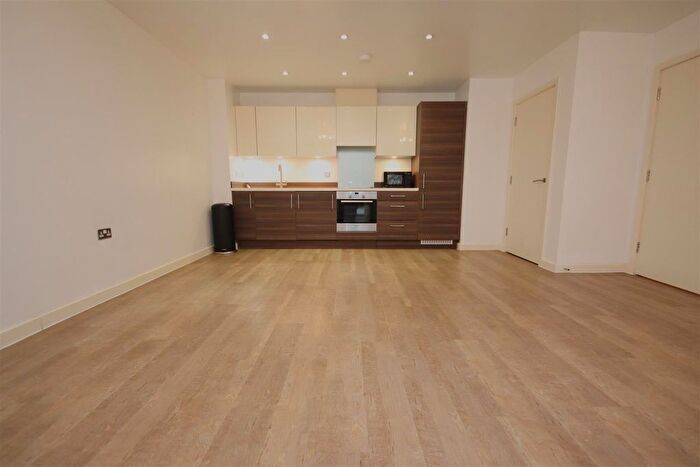 2 Bedroom Flat To Rent In Glenalmond Avenue, Cambridge, CB2