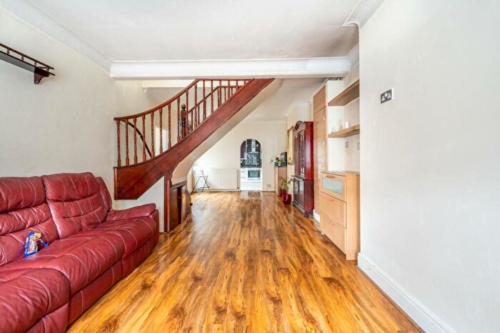 3 Bedroom Semi-Detached House To Rent In Upton Park (Stratford), Upton Park, London, E6