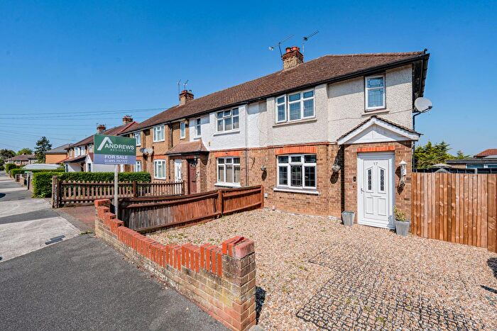 3 Bedroom End Of Terrace House For Sale In Oakdene Road, Hillingdon, UB10
