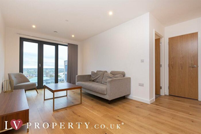 2 Bedroom Apartment To Rent In The Axium, Windmill Street, Birmingham, B1