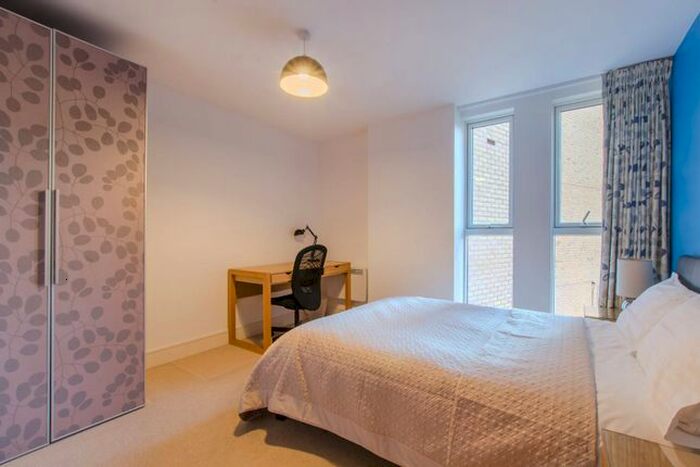 2 Bedroom Flat To Rent In Great Suffolk Street, Southwark, London, SE1