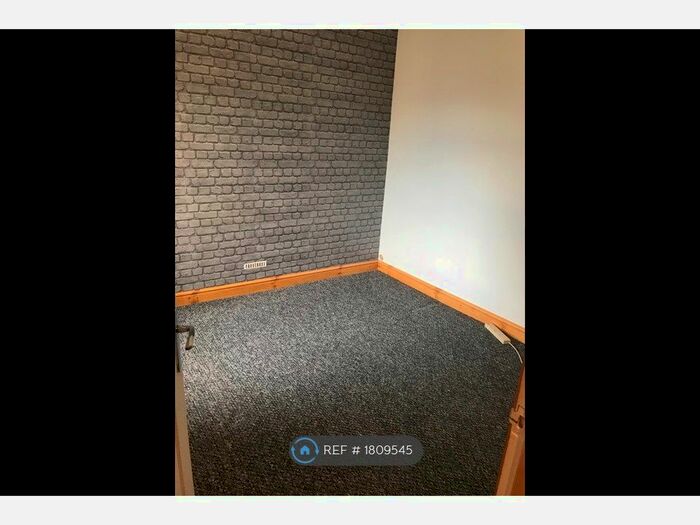 1 Bedroom Flat To Rent In Commercial Street, Aberbargoed, Bargoed, CF81