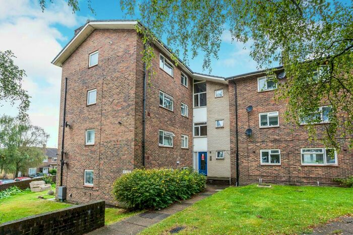 2 Bedroom Flat To Rent In Highams Hill, Gossops Green, RH11