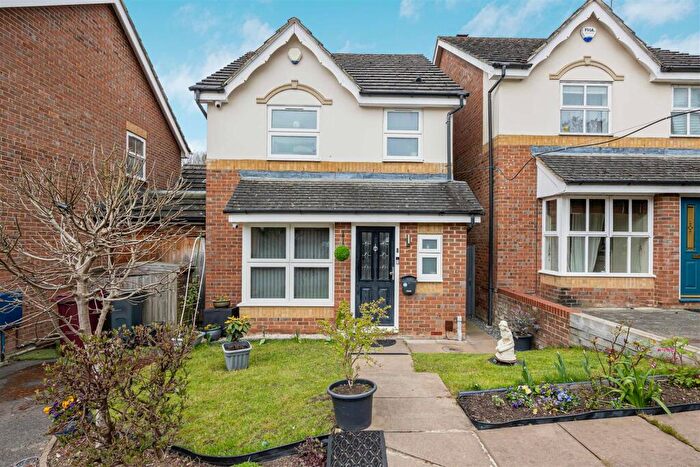 3 Bedroom Detached House For Sale In Blaenant, Emmer Green, Reading, RG4