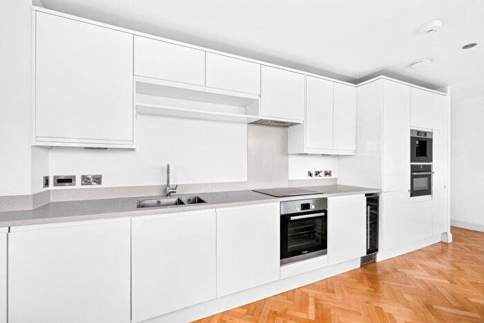 2 Bedroom Flat To Rent In Commercial Road, Aldgate, E1