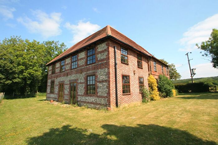 5 Bedroom Farmhouse To Rent In Chichester, PO18