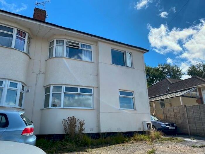 2 Bedroom Ground Flat To Rent In Gainsford Road, Southampton, Hampshire, SO19