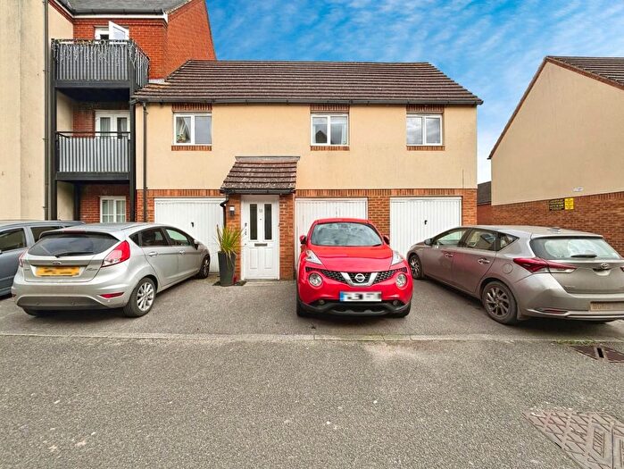 2 Bedroom Property To Rent In Lancaster Way, Ashford, TN23