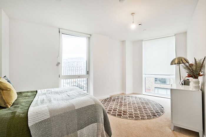 2 Bedroom Flat For Sale In Cherry Orchard Road, Croydon, CR0