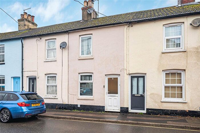 3 Bedroom Terraced House For Sale In Victoria Road, Alton, Hampshire, GU34