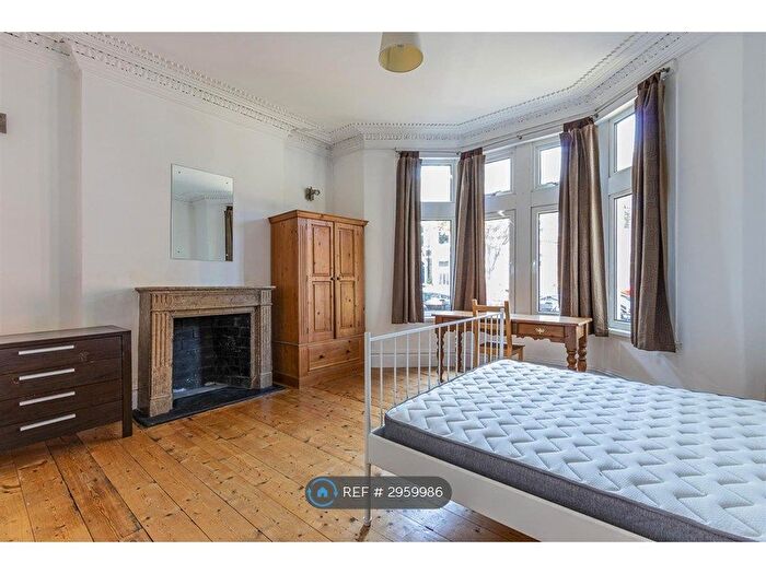 2 Bedroom Flat To Rent In Princes Street, Cardiff, CF24