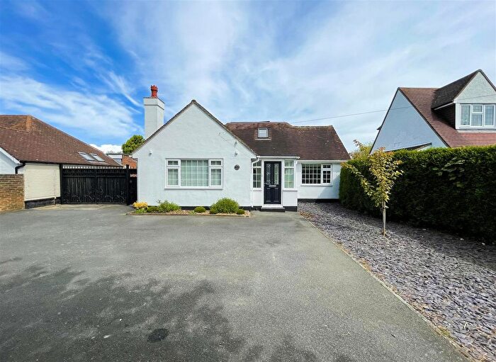 4 Bedroom Detached House To Rent In Kings Drive, Eastbourne, BN21
