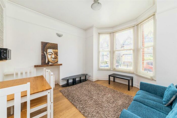 1 Bedroom Flat To Rent In Broughton Road, Ealing, W13