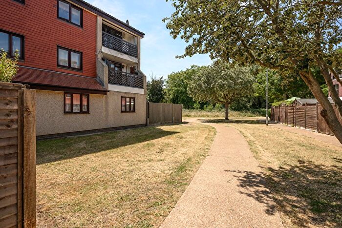 1 Bedroom Flat For Sale In Buttermere Close, Morden, SM4