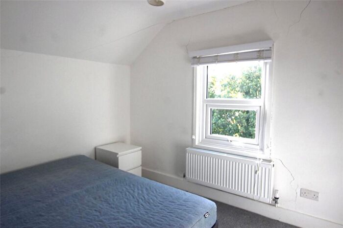 Terraced House To Rent In Catford Hill, London, SE6