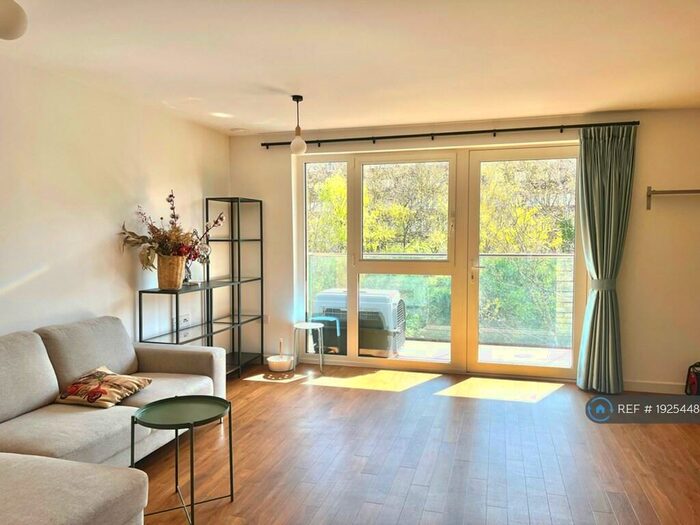 2 Bedroom Flat To Rent In Gothenburg Court, London, SE8