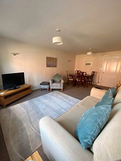 2 Bedroom Flat For Sale In Friar Court, Worcester, WR1