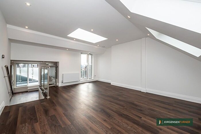 4 Bedroom Maisonette To Rent In Collingbourne Road, Shepherds Bush, London, W12